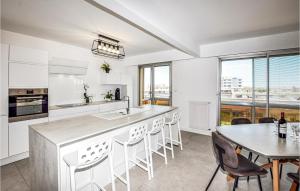 Appartements Awesome apartment in Perpignan with 2 Bedrooms and WiFi : photos des chambres