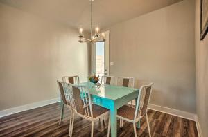 College Station Townhome with Furnished Patio!