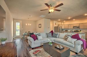 College Station Townhome with Furnished Patio!