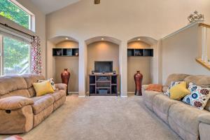 Dazzling Castle Rock Retreat with Gorgeous Deck