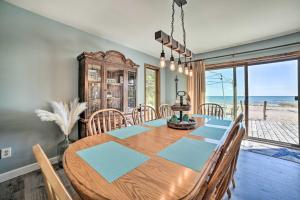 Cozy Oscoda Cottage Fire Pit and Private Beach