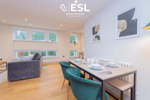 Modern 2 Bedroom Church Apartment 5 Mins to Town Centre - Free Parking