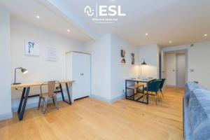 Modern 2 Bedroom Church Apartment 5 Mins to Town Centre - Free Parking