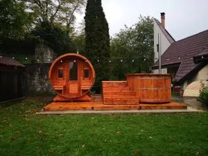 Castelul de Smarald - Pângărăcior