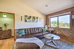 Walk to Bay & Boat Launch: Beach House in Avon