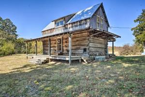 Unique Loft Cabin: Fire Pit & Fishing Access!