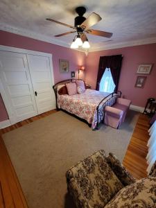 Triple Room with Private Bathroom room in Prairie House Manor Bed and Breakfast