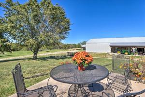 Missouri Getaway with Pasture Views and Patio!