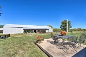 Missouri Getaway with Pasture Views and Patio!
