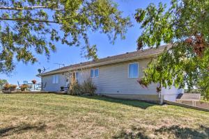 Missouri Getaway with Pasture Views and Patio!