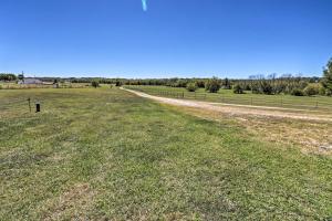 Missouri Getaway with Pasture Views and Patio!