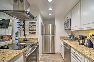 Less Than 2 Mi to Coast St Pete Beach Gem with Pool Access