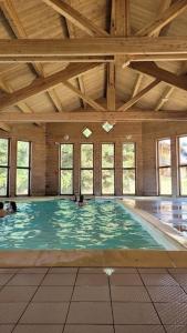 Maisons de vacances Chalet By Sophie Superdevoluy avec piscine : photos des chambres