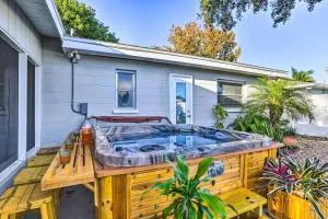 Remodeled St Petersburg Retreat with Hot Tub! - Bay Pines
