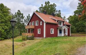 Beautiful Home In Älmhult With Kitchen