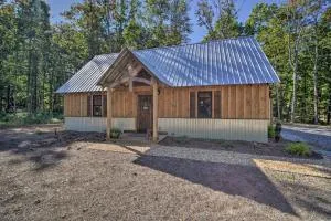 Stunning Cabin Getaway with Private Hot Tub! - LaFayette