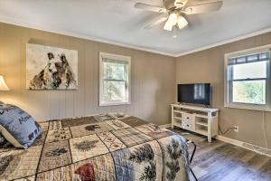 Welcoming Boone Getaway Near Hiking and Skiing!