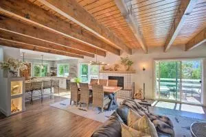 Picturesque Cabin 2 Balconies, Walk to Lake! - Cedarpines Park