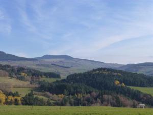 Maison en forêt avec terrasse, jeux pour enfants et cheminée, près du Pic du Lizieux et du Lac bleu - FR-1-582-235