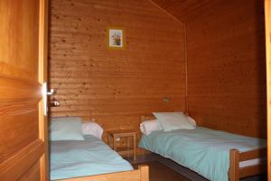 Campings Volcans Vacances Les Chalets Du Lac : photos des chambres