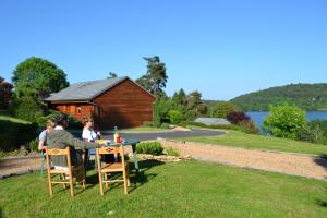 Campings Volcans Vacances Les Chalets Du Lac : photos des chambres