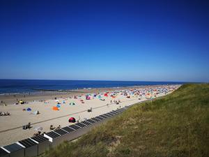 Vakantiehuis Domburg 100 meter van het strand - veel privacy - eigen parkeerplaats.