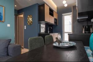 Artistic apt in vibrant Gazi with large terrace by GHH