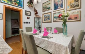 Awesome Apartment In Icici With House Sea View 