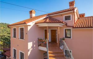 Awesome Apartment In Icici With House Sea View 