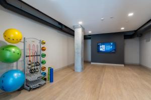 East Side Luxury 1BR Apt - Near Brady St with Balcony and Lounge