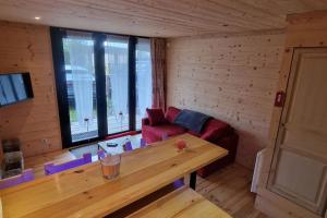 Charmant T2 rénové- Praloup 1600-parking privé, proche station