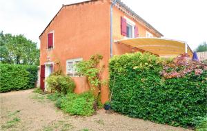 Maisons de vacances Amazing home in St-Quentin-la-Poterie with Outdoor swimming pool, 3 Bedrooms and WiFi : photos des chambres