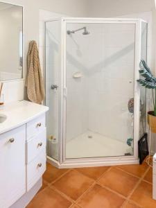 Coastal Charm Dog Friendly home by Custom Bnb Hosting