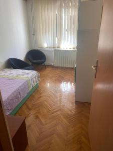 4 room apartment 2 minutes from the metro and 15 minutes from the old town