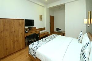 Hotel Yulia- Le Amour Inn