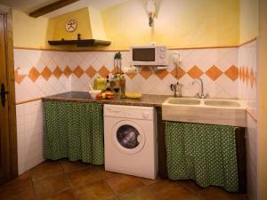 Holiday Home in Laroya with Pool & BBQ