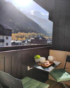 Superbe 2 pièces, centre vue Mont-Blanc avec balcon et parking gratuit