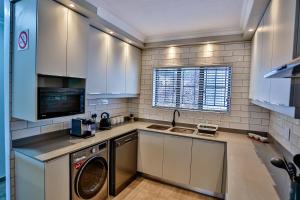 JMK at 49 LaPirogue - Families only