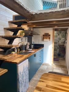 Maisons de vacances La Tiny Blue - maison insolite pour 2 - sans Tv : photos des chambres