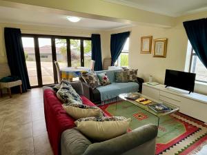 Studio on the Hill with Inverter & Water tanks