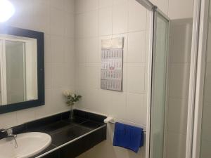 Apart Hotel Lovely 2 bed Apartment 7A3, Victoria Court 1, Los Cristianos,Tenerife