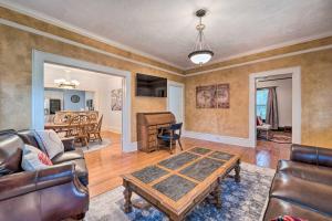 Burgaw House w Large Covered Porch & Swing!