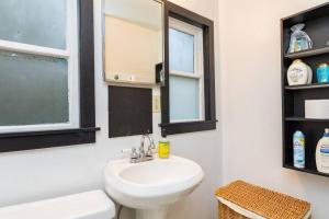 Large funky 2 or 3 bedroom unit in prime location