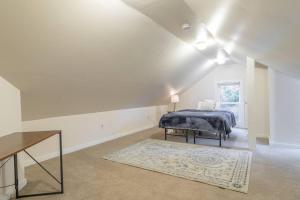 Large funky 2 or 3 bedroom unit in prime location