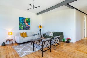 Whome - Brand New Luxury 4-Bed with Riverside Views & AC