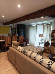 Chaumière avec sa toiture recouverte de chaume !!!