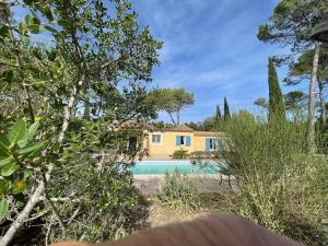Villas Charmante Villa avec piscine chauffee et terrain de petanque : photos des chambres