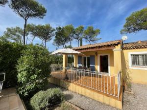 Villas Charmante Villa avec piscine chauffee et terrain de petanque : photos des chambres