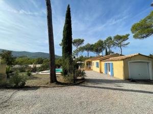 Villas Charmante Villa avec piscine chauffee et terrain de petanque : photos des chambres