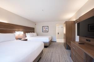 Queen Room with Two Queen Beds - Mobility Access Tub/Non-Smoking room in Holiday Inn Express Grover Beach-Pismo Beach Area an IHG Hotel